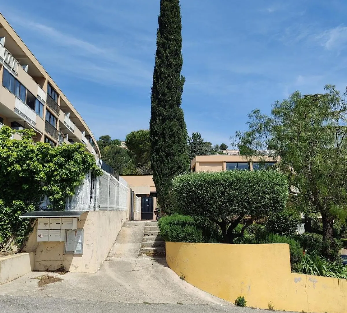 Studio Evasion - Spa, Mer Et Calanques Carnoux-en-Provence 0*,